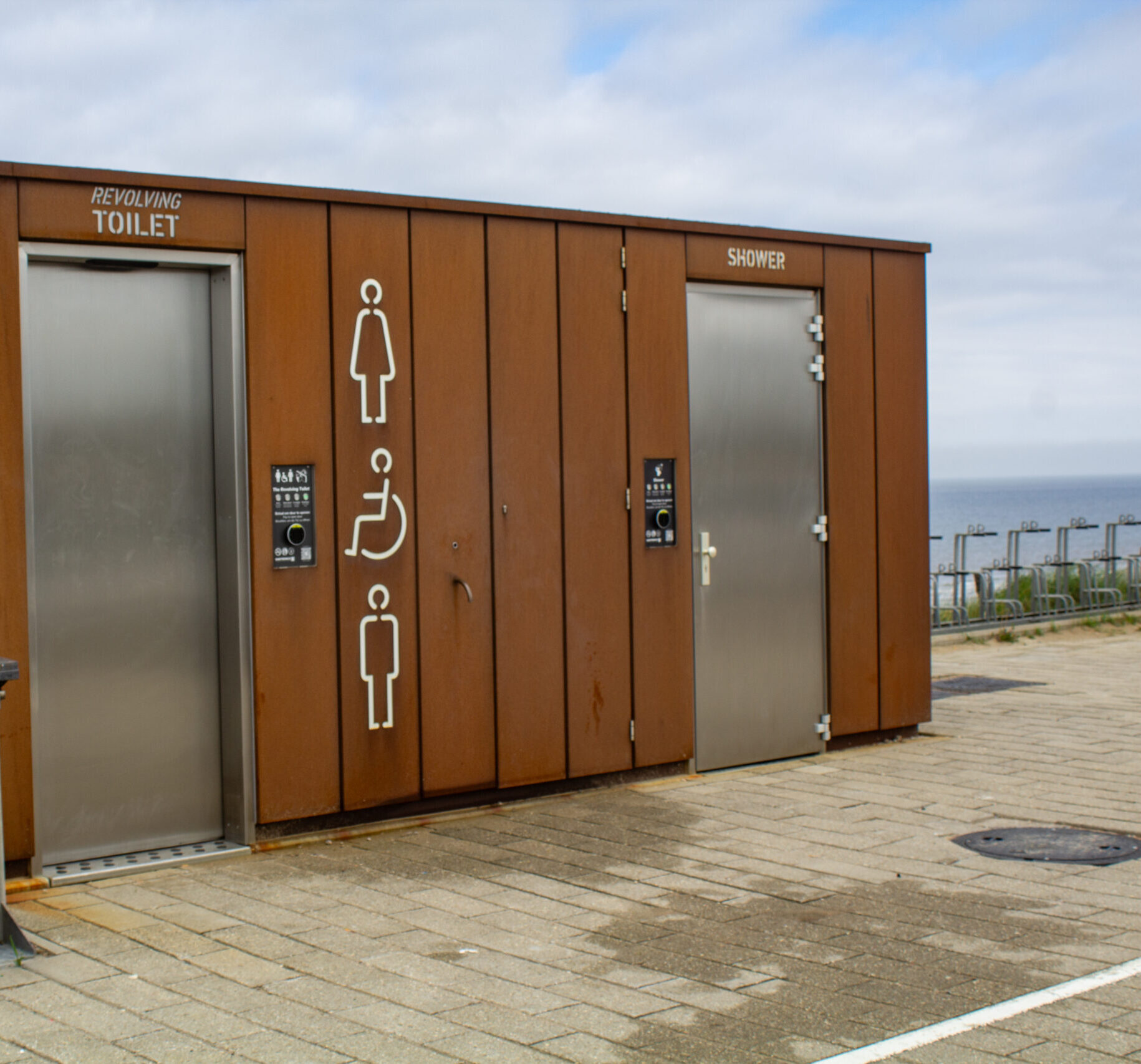 Installation en acier Corten à Zandvoort, le long du boulevard.
